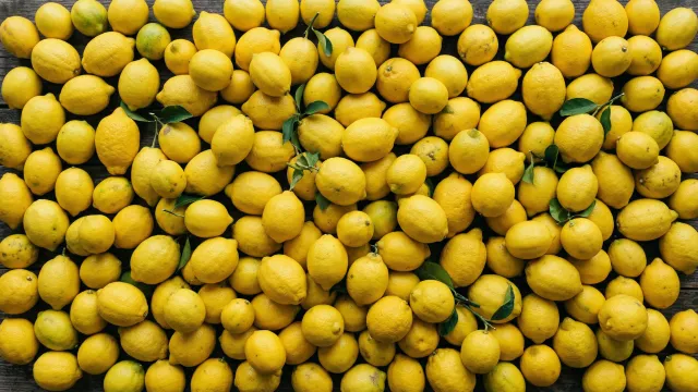 レモンが敷き詰められたトップダウンビュー 2